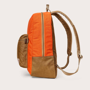 Surveyor 25l backpack di Filson | Dark tan flame (Orange)