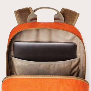 Surveyor 25l backpack di Filson | Dark tan flame (Orange)