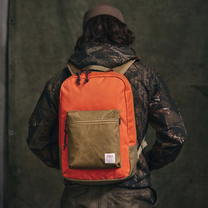 Surveyor 25l backpack di Filson | Dark tan flame (Orange)