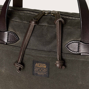 Tin cloth compact briefcase von Filson | Otter green (Green)