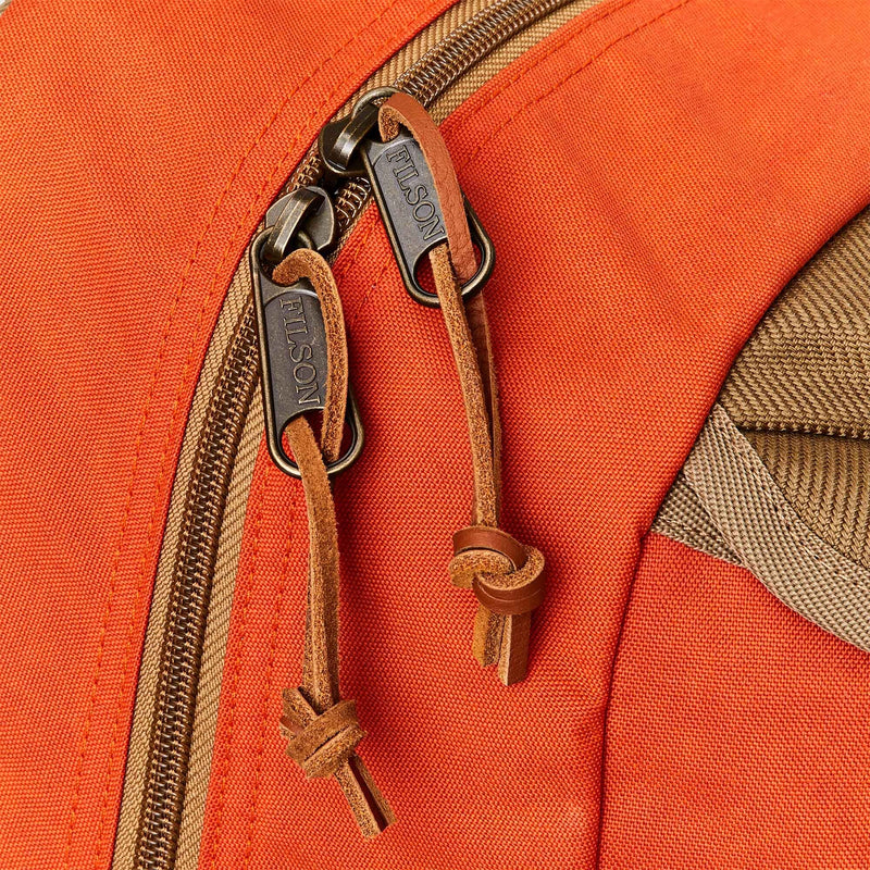 Surveyor 36l backpack di Filson | Dark tan/flame (Orange)