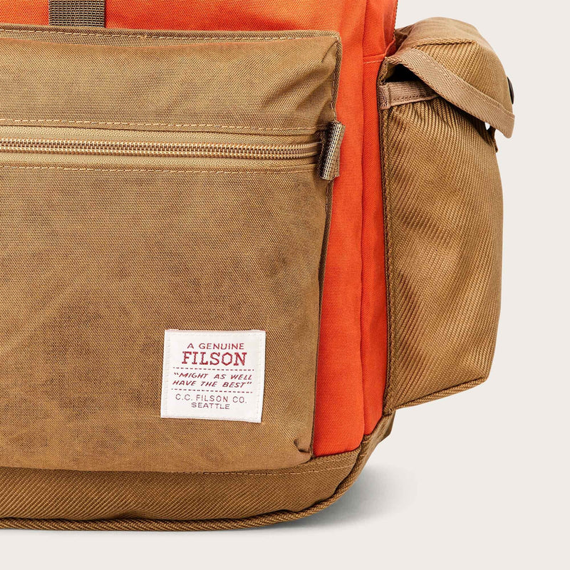 Surveyor 36l backpack di Filson | Dark tan/flame (Orange)