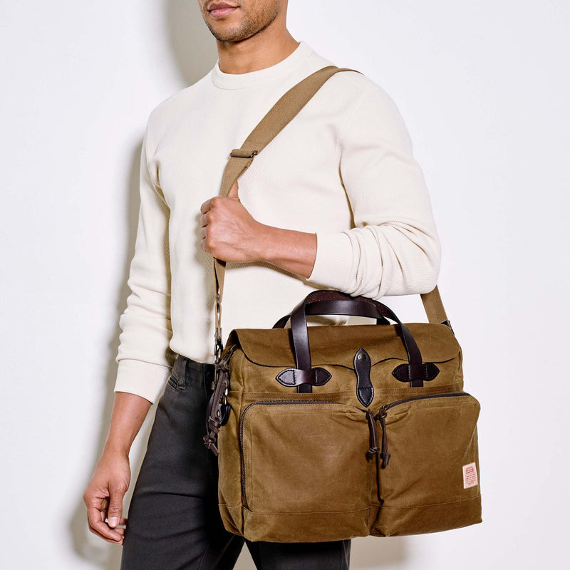 24 hour tin cloth briefcase di Filson | Dark tan (Beige)