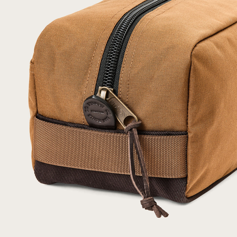 Travel pack by Filson | Whiskey (Beige)