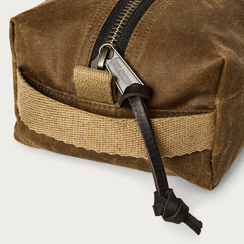 Tin cloth travel kit von Filson | Dark tan (Brown)