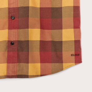 Short sleeve lightweight alaskan guide shirt von Filson | Red / yellow / brown check (Multicolor)