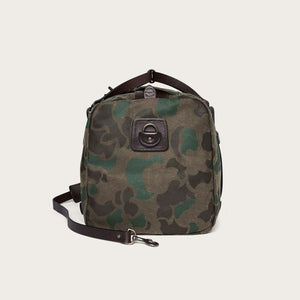 Medium waxed rugged twill duffle bag von Filson | Dark wax shrub camo (Gray)